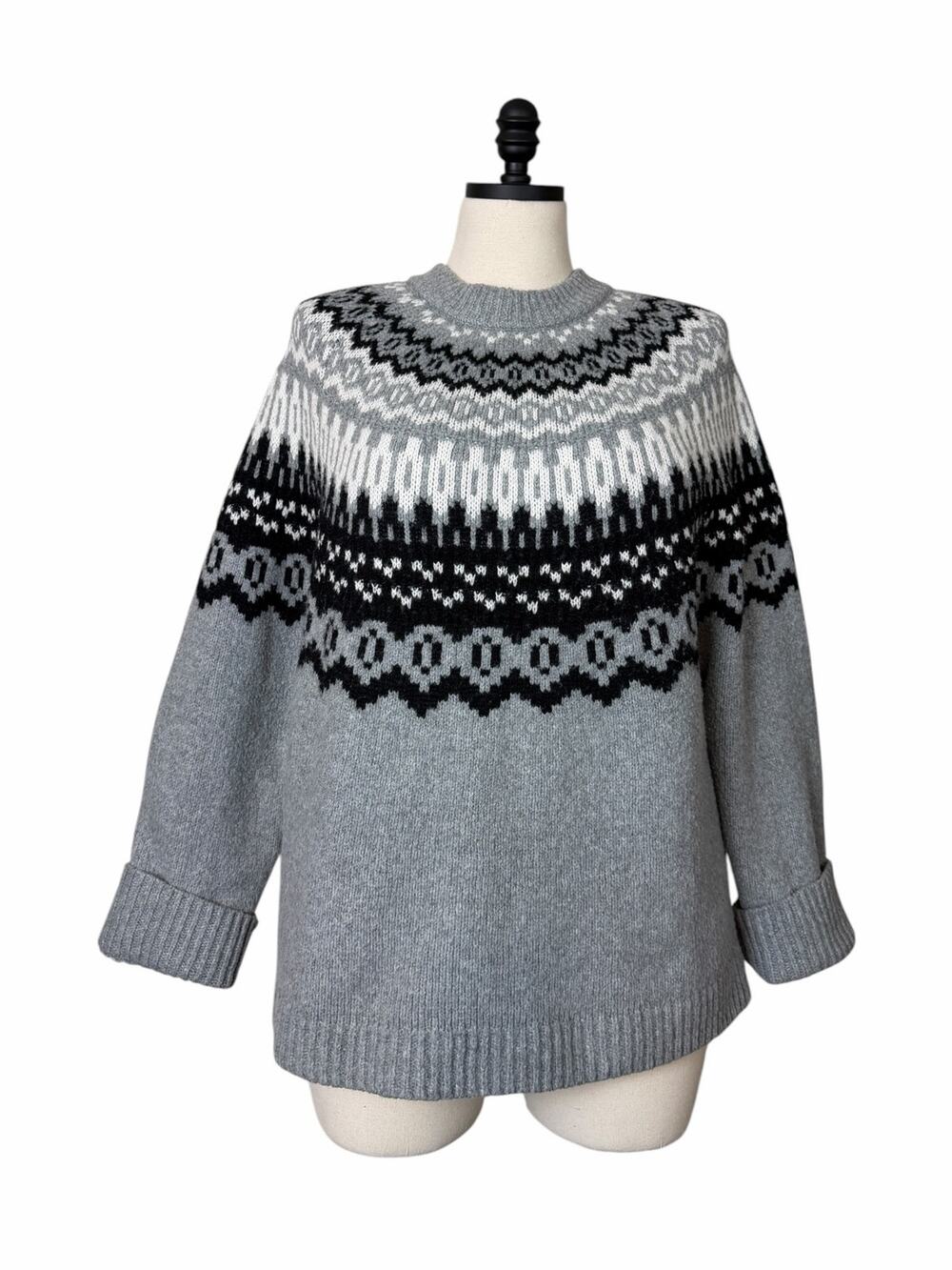 Universal Thread Fair Isle Nordic Sweater Women’s XL Gray Black Cozy Winter Knit